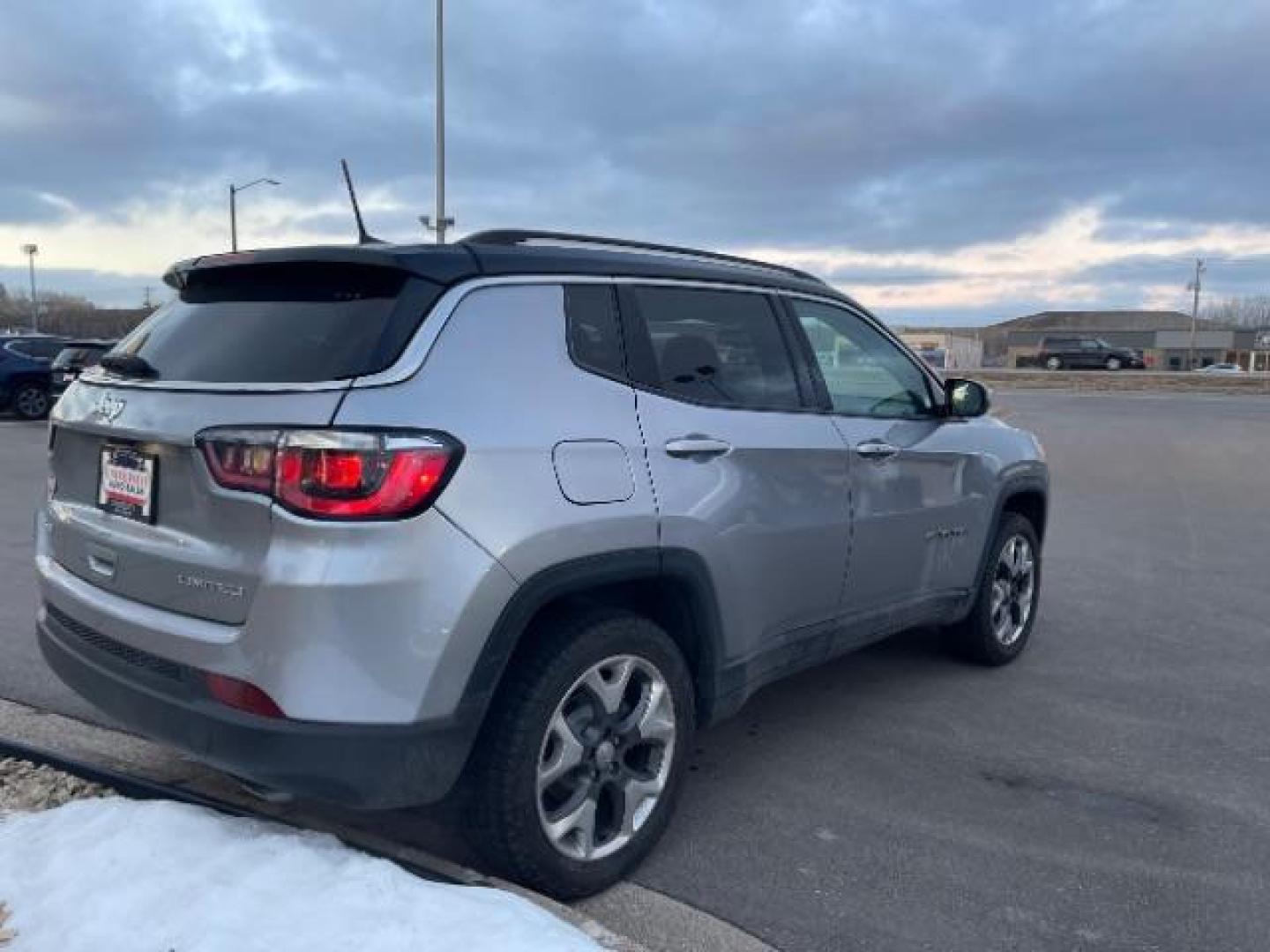 2018 Billet Silver Metallic Clear Coat/Black Clear Coat Jeep Compass Limited 4WD (3C4NJDCB5JT) with an 2.4L L4 DOHC 16V engine, Continuously Variable Transmission transmission, located at 3301 W Hwy 13, Burnsville, MN, 55337, (952) 460-3200, 44.775333, -93.320808 - Photo#4