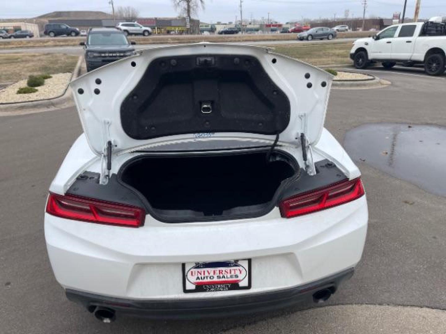 2017 Summit White Chevrolet Camaro 1LT Coupe (1G1FA1RX7H0) with an 2.0L L4 DOHC 16V TURBO engine, 6-Speed Manual transmission, located at 745 S Robert St, St. Paul, MN, 55107, (651) 222-2991, 44.923389, -93.081215 - Photo#9