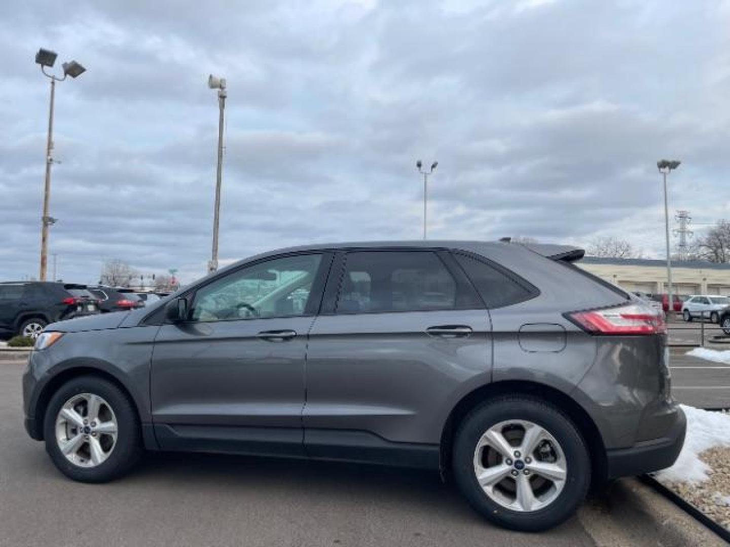 2022 Iconic Silver Metallic Ford Edge SE AWD (2FMPK4G94NB) with an 2.0L L4 DOHC 16V engine, 6-Speed Automatic transmission, located at 3301 W Hwy 13, Burnsville, MN, 55337, (952) 460-3200, 44.775333, -93.320808 - Photo#7