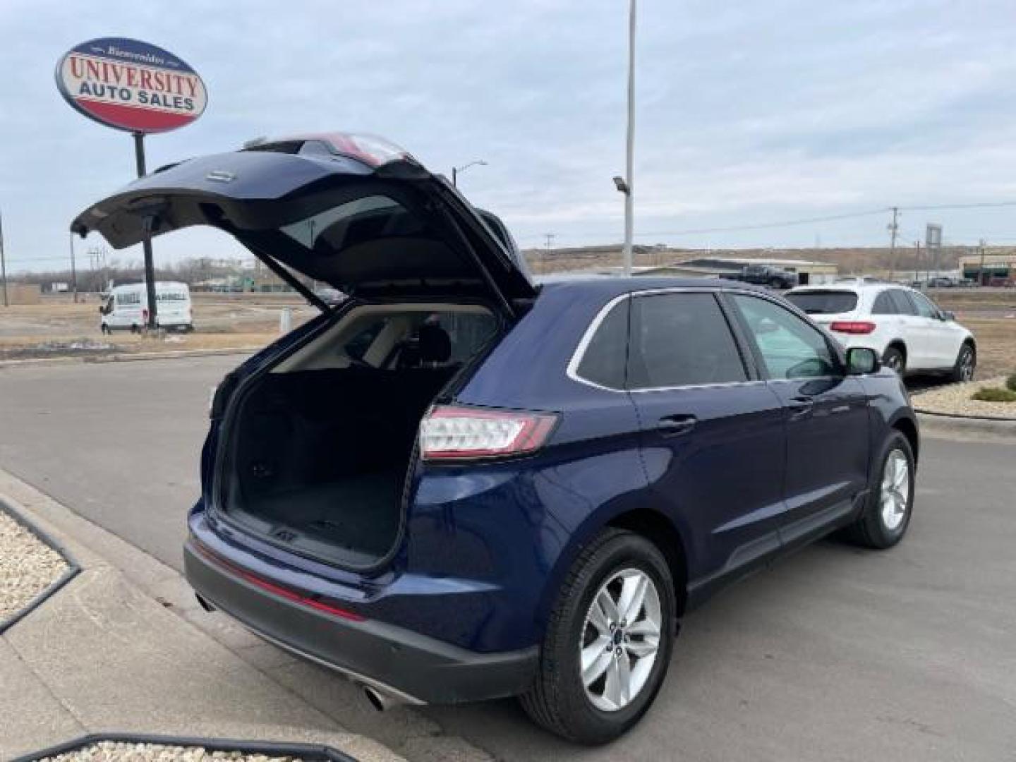 2016 Too Good To Be Blue Metallic Ford Edge SEL (2FMPK4J9XGB) with an 3.5L V-6 DOHC engine, located at 3301 W Hwy 13, Burnsville, MN, 55337, (952) 460-3200, 44.775333, -93.320808 - Photo#4