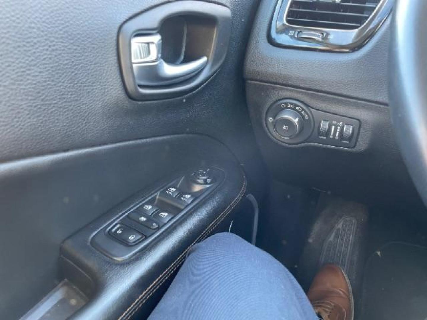 2019 Black Clearcoat /Black Jeep Compass Limited 4x4 (3C4NJDCB7KT) with an 2.4L I-4 variable valve control engine, located at 3301 W Hwy 13, Burnsville, MN, 55337, (952) 460-3200, 44.775333, -93.320808 - Photo#9