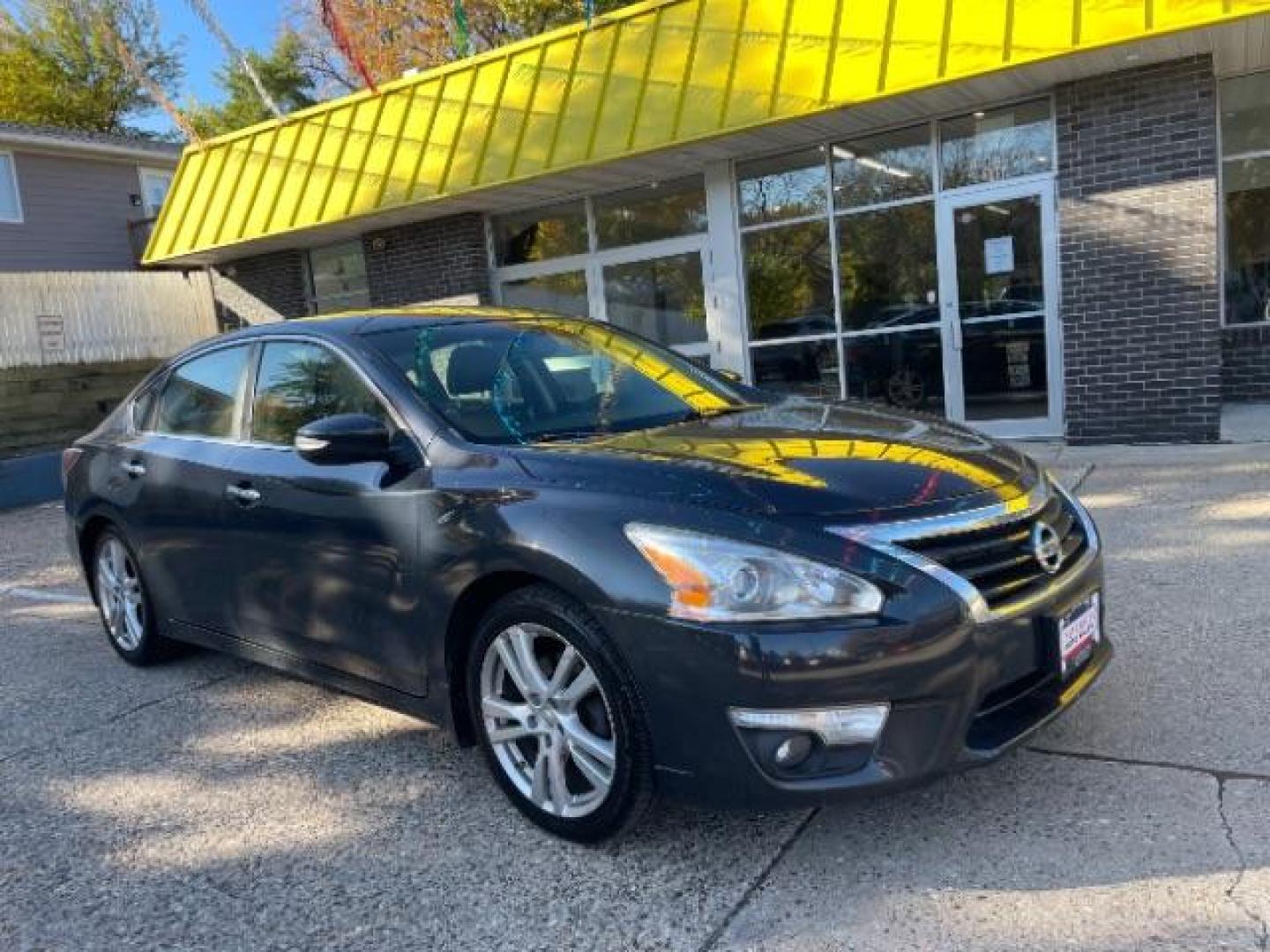 2014 Storm Blue Metallic Nissan Altima 3.5 SL (1N4BL3AP3EC) with an 3.5L V6 DOHC 24V engine, Continuously Variabl transmission, located at 745 S Robert St, St. Paul, MN, 55107, (651) 222-2991, 44.923389, -93.081215 - Photo#2