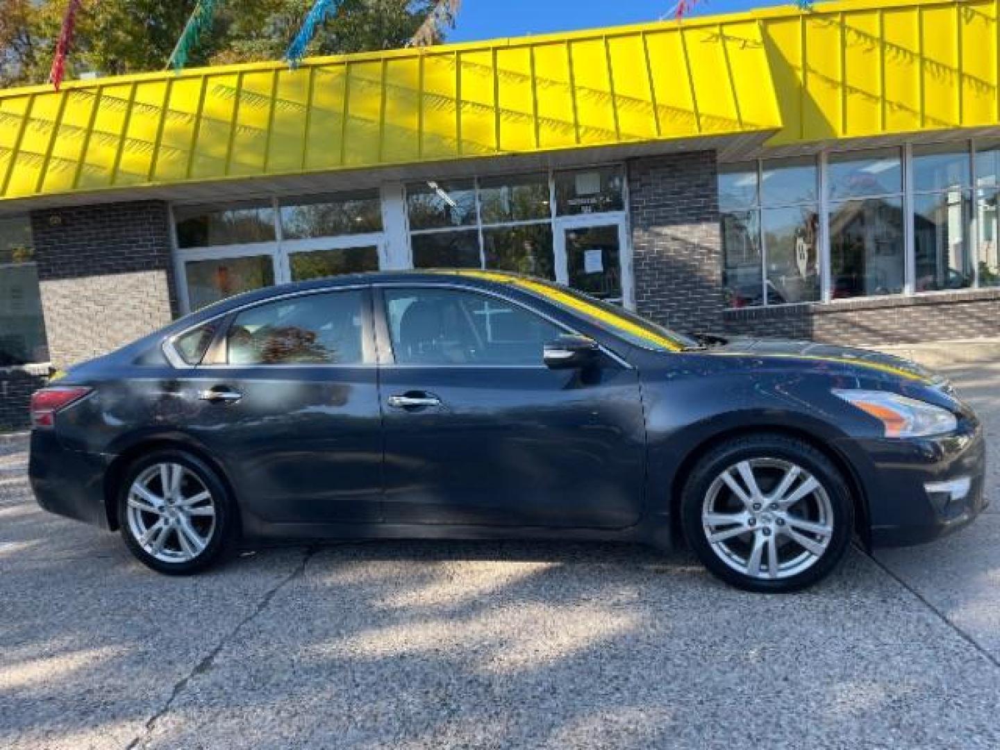 2014 Storm Blue Metallic Nissan Altima 3.5 SL (1N4BL3AP3EC) with an 3.5L V6 DOHC 24V engine, Continuously Variabl transmission, located at 745 S Robert St, St. Paul, MN, 55107, (651) 222-2991, 44.923389, -93.081215 - Photo#3