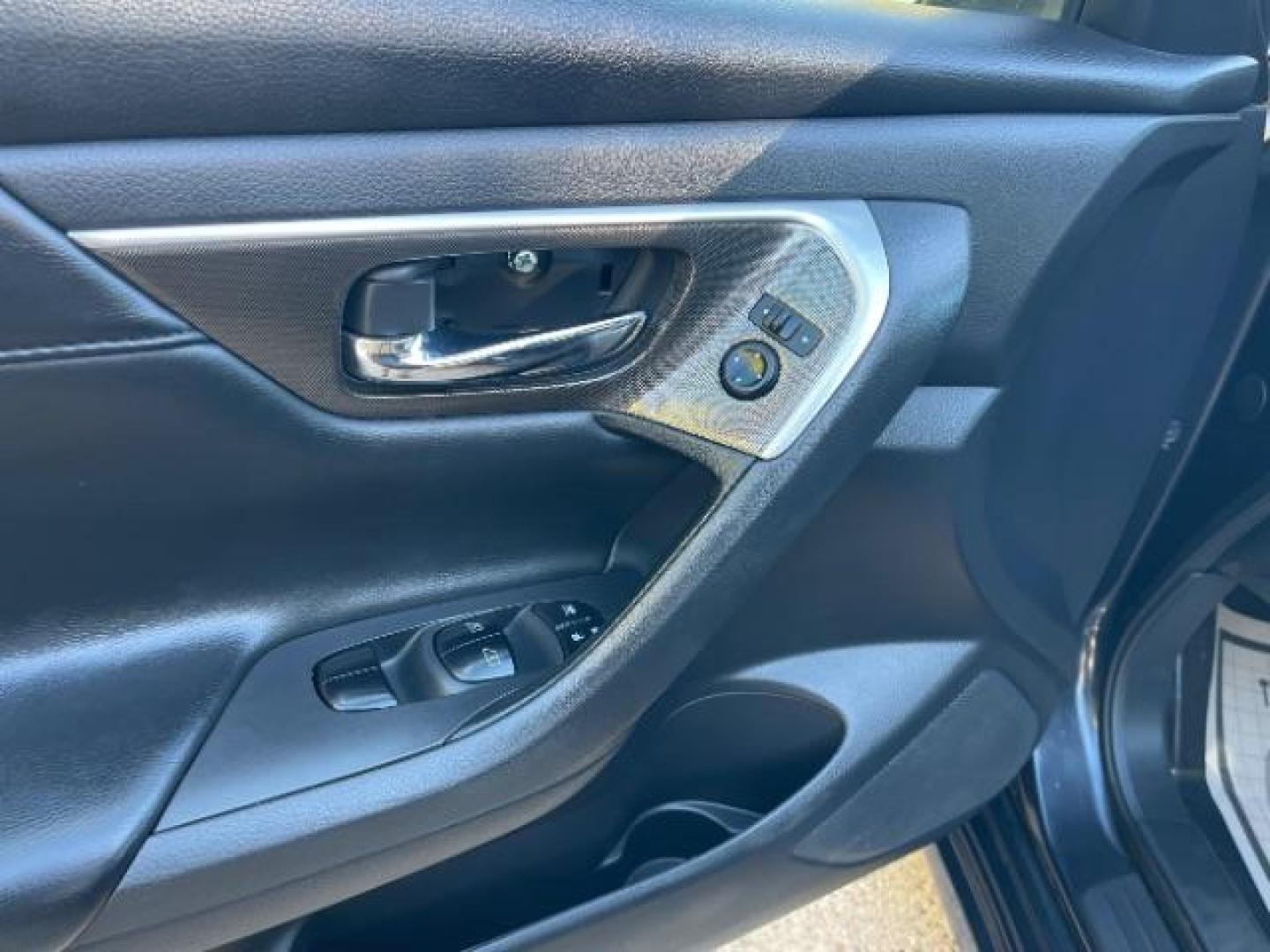 2014 Storm Blue Metallic Nissan Altima 3.5 SL (1N4BL3AP3EC) with an 3.5L V6 DOHC 24V engine, Continuously Variabl transmission, located at 745 S Robert St, St. Paul, MN, 55107, (651) 222-2991, 44.923389, -93.081215 - Photo#16