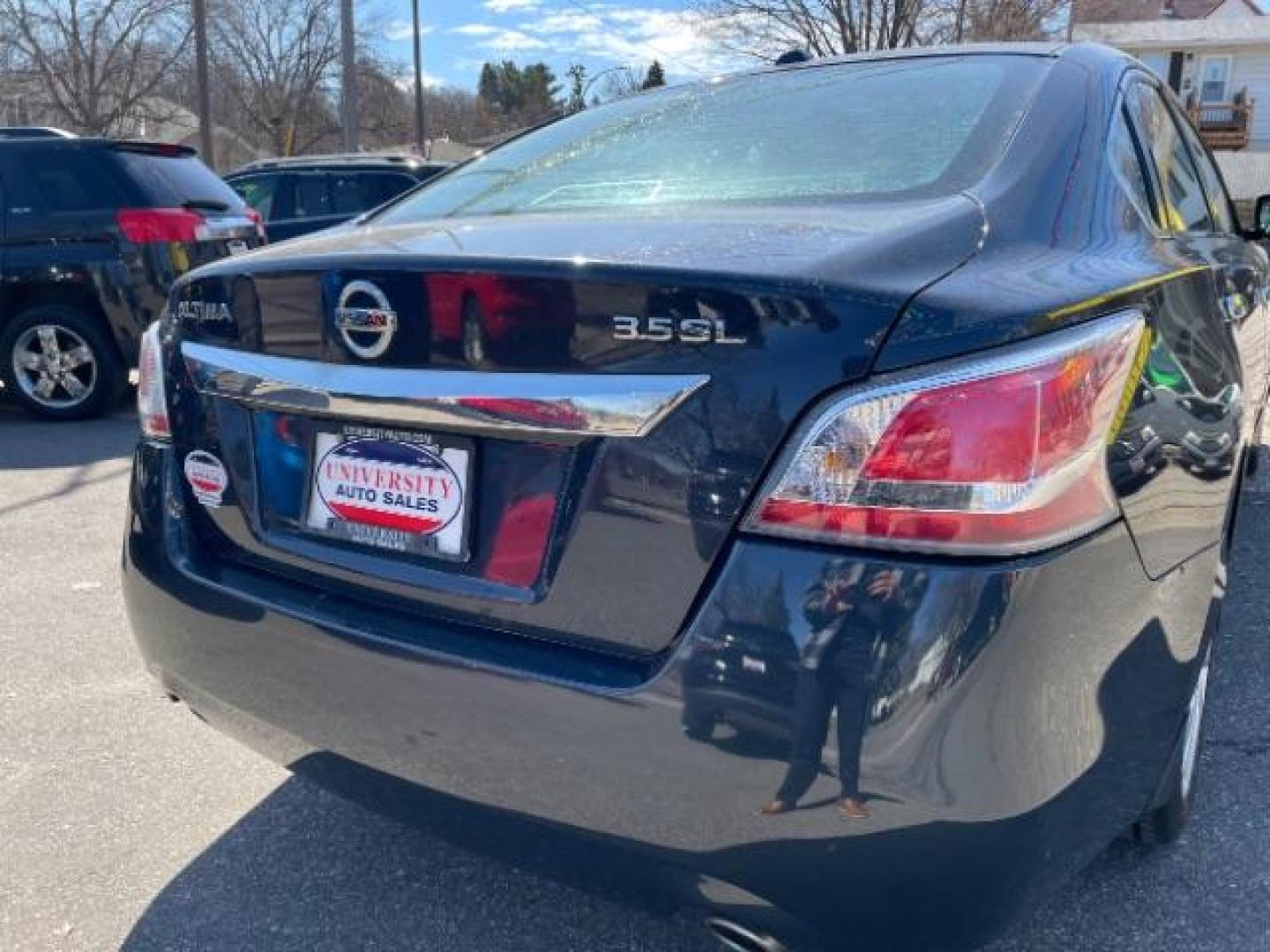 2014 Storm Blue Metallic Nissan Altima 3.5 SL (1N4BL3AP3EC) with an 3.5L V6 DOHC 24V engine, Continuously Variable Transmission transmission, located at 745 S Robert St, St. Paul, MN, 55107, (651) 222-2991, 44.923389, -93.081215 - Photo#3