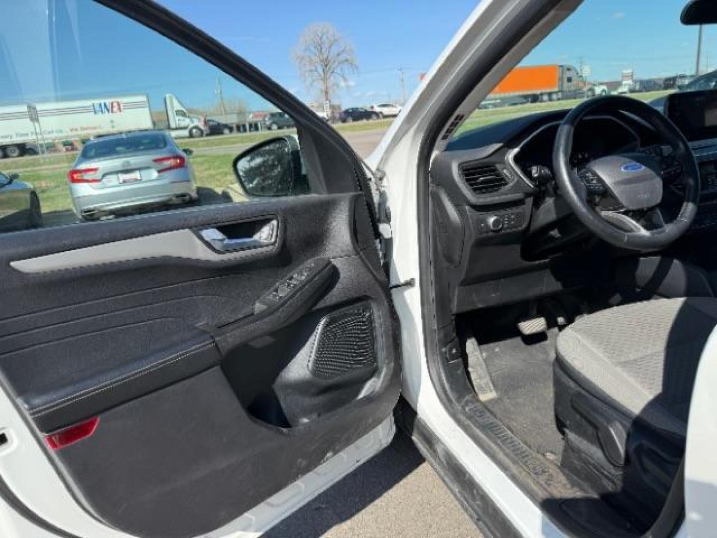 2021 Oxford White Ford Escape SE Plug-In Hybrid (1FMCU0EZ6MU) with an Duratec 2.5L I-4 DOHC engine, located at 745 S Robert St, St. Paul, MN, 55107, (651) 222-2991, 44.923389, -93.081215 - Photo#17