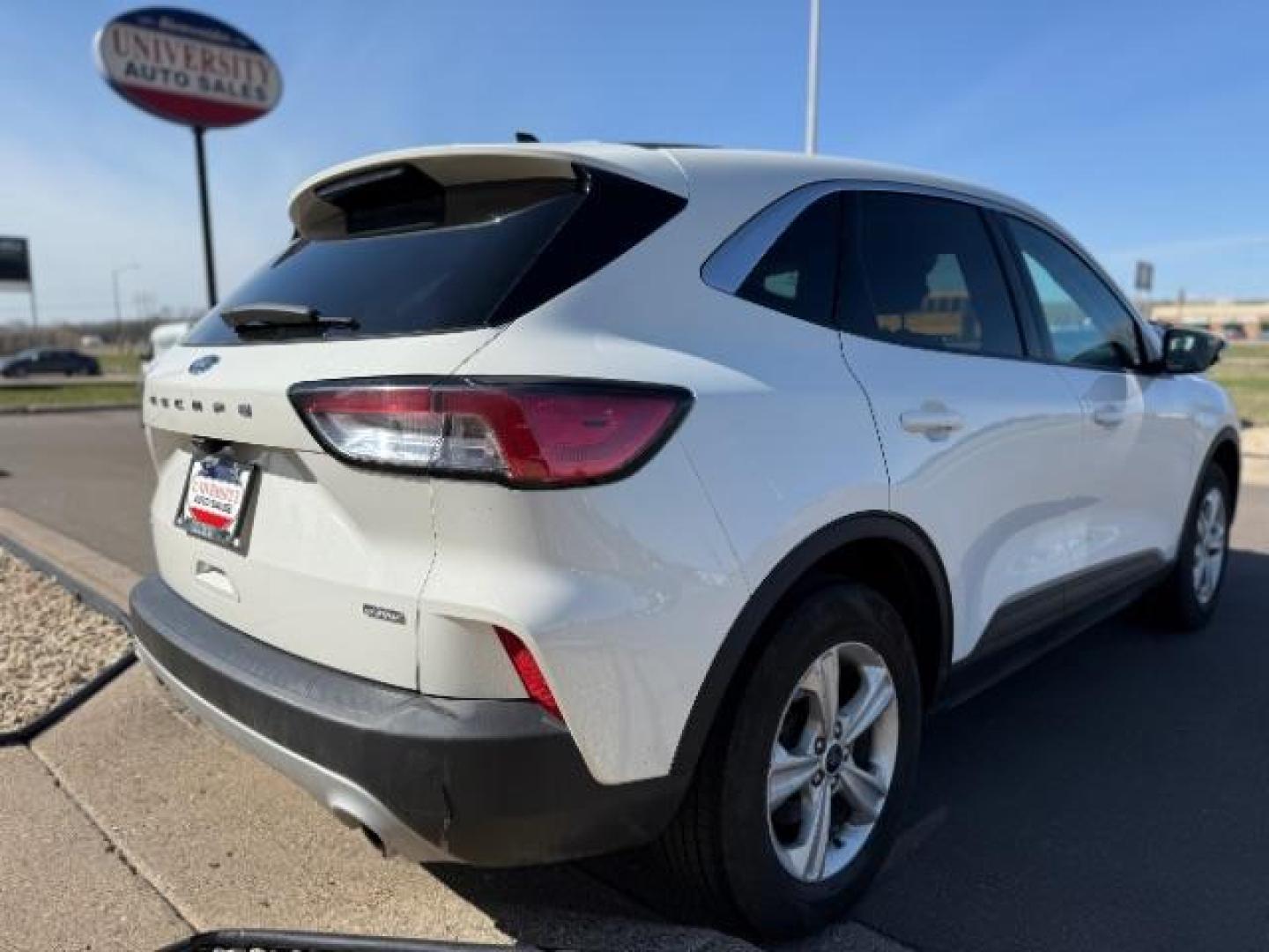 2021 Oxford White Ford Escape SE Plug-In Hybrid (1FMCU0EZ6MU) with an Duratec 2.5L I-4 DOHC engine, located at 745 S Robert St, St. Paul, MN, 55107, (651) 222-2991, 44.923389, -93.081215 - Photo#6