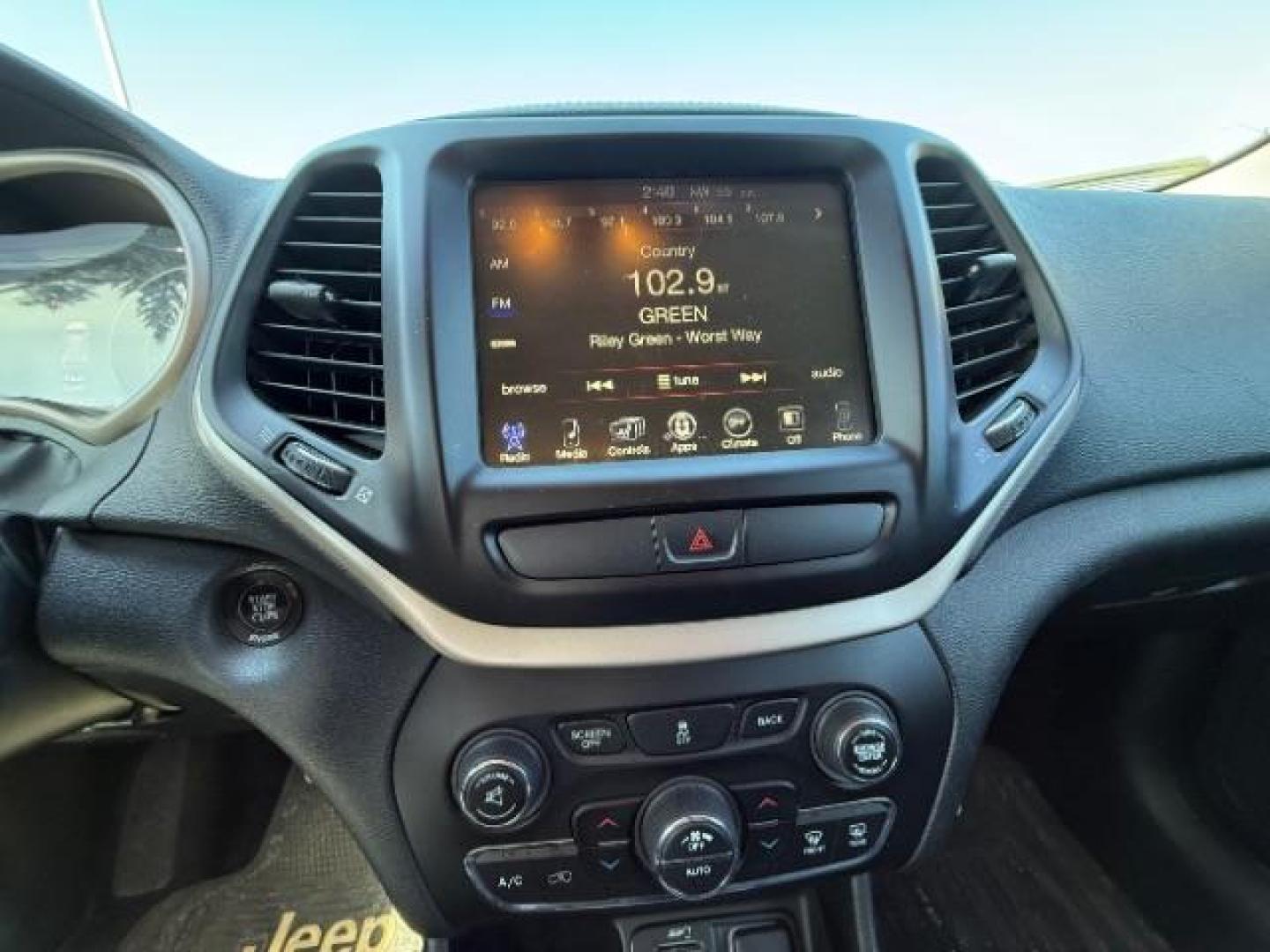 2015 Billet Silver Metallic Clearcoat Jeep Cherokee Limited (1C4PJLDB3FW) , located at 3301 W Hwy 13, Burnsville, MN, 55337, (952) 460-3200, 44.775333, -93.320808 - Photo#11