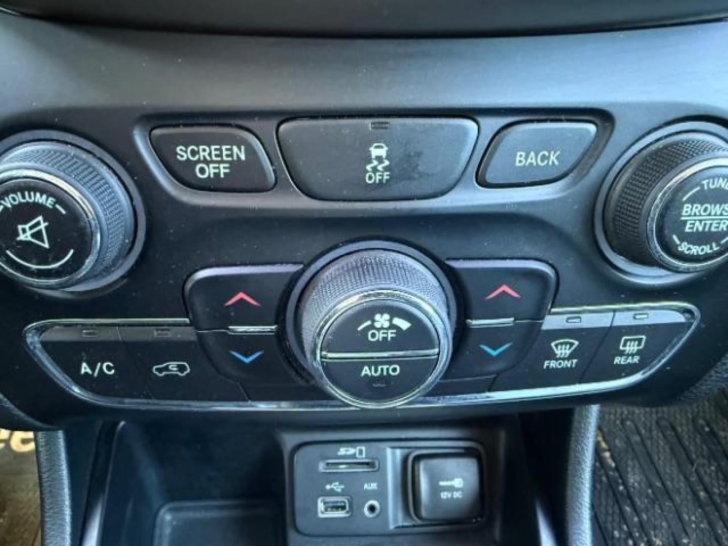 2015 Billet Silver Metallic Clearcoat Jeep Cherokee Limited (1C4PJLDB3FW) , located at 3301 W Hwy 13, Burnsville, MN, 55337, (952) 460-3200, 44.775333, -93.320808 - Photo#17