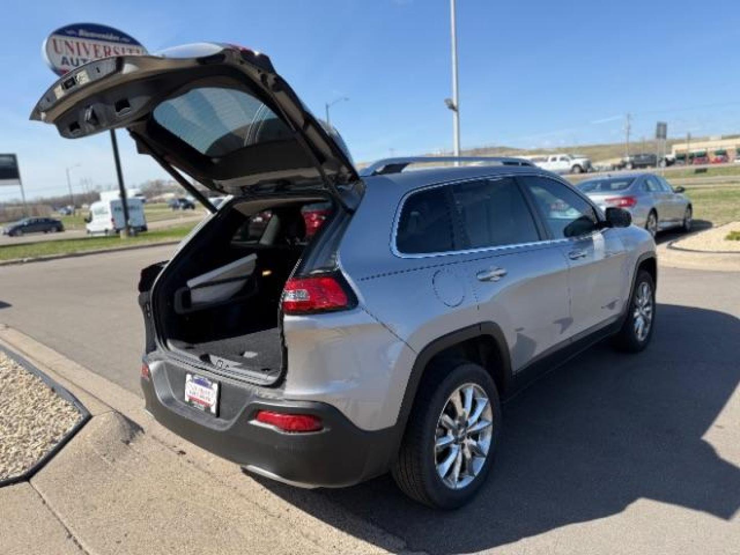 2015 Billet Silver Metallic Clearcoat Jeep Cherokee Limited (1C4PJLDB3FW) , located at 3301 W Hwy 13, Burnsville, MN, 55337, (952) 460-3200, 44.775333, -93.320808 - Photo#3