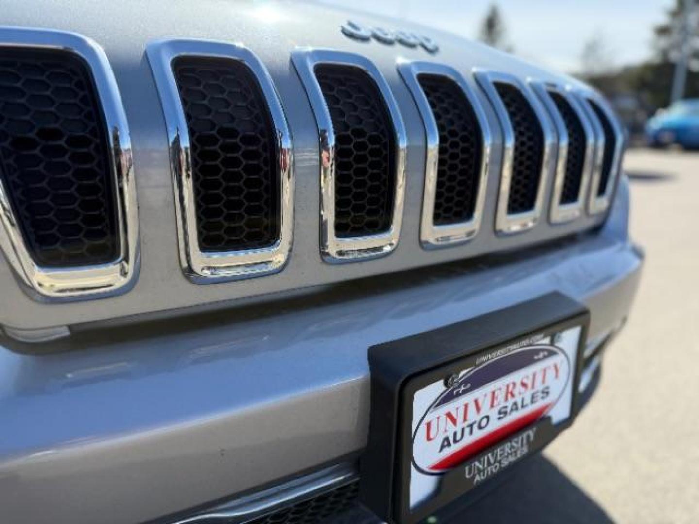 2015 Billet Silver Metallic Clearcoat Jeep Cherokee Limited (1C4PJLDB3FW) , located at 3301 W Hwy 13, Burnsville, MN, 55337, (952) 460-3200, 44.775333, -93.320808 - Photo#5