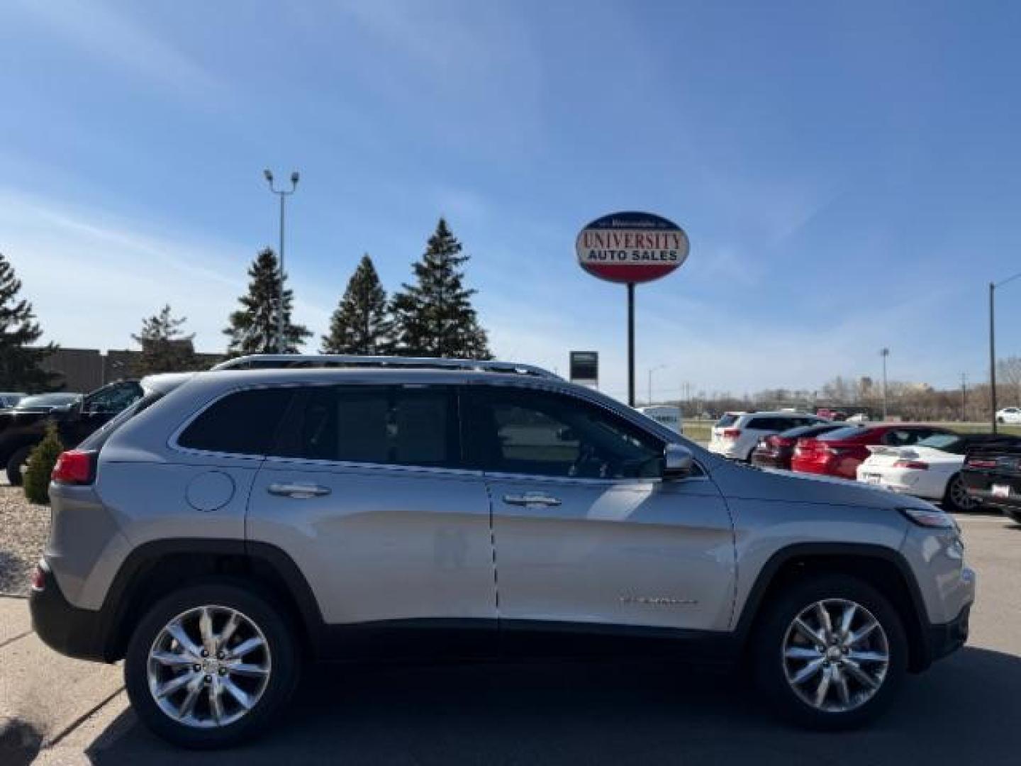 2015 Billet Silver Metallic Clearcoat Jeep Cherokee Limited (1C4PJLDB3FW) , located at 3301 W Hwy 13, Burnsville, MN, 55337, (952) 460-3200, 44.775333, -93.320808 - Photo#6