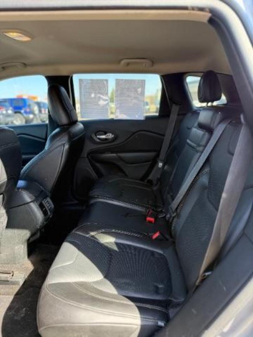 2015 Billet Silver Metallic Clearcoat Jeep Cherokee Limited (1C4PJLDB3FW) , located at 3301 W Hwy 13, Burnsville, MN, 55337, (952) 460-3200, 44.775333, -93.320808 - Photo#8
