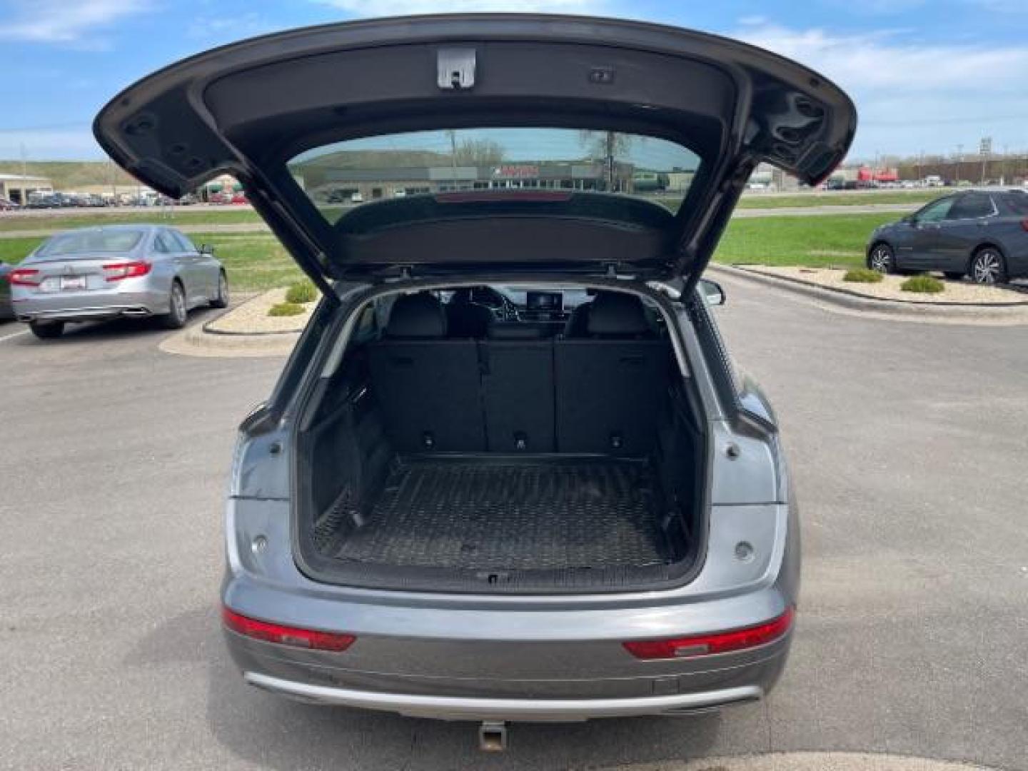 2018 Manhattan Gray Metallic Audi Q5 2.0T Premium | 2.0T Tech Premium (WA1BNAFY1J2) with an 2L I-4 gasoline direct injection engine, located at 3301 W Hwy 13, Burnsville, MN, 55337, (952) 460-3200, 44.775333, -93.320808 - Photo#10