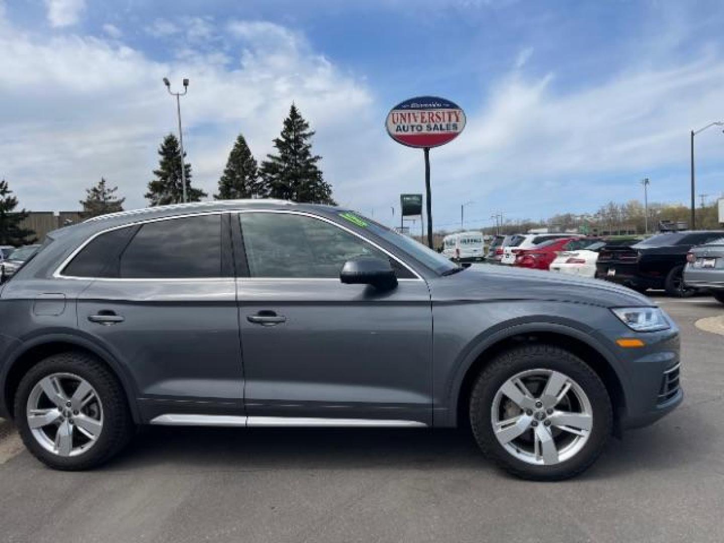 2018 Manhattan Gray Metallic Audi Q5 2.0T Premium | 2.0T Tech Premium (WA1BNAFY1J2) with an 2L I-4 gasoline direct injection engine, located at 3301 W Hwy 13, Burnsville, MN, 55337, (952) 460-3200, 44.775333, -93.320808 - Photo#3