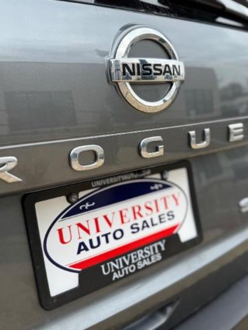 2021 Gun Metallic Nissan Rogue SV Intelligent AWD (5N1AT3BB5MC) with an 2.5L I-4 gasoline direct injection engine, located at 3301 W Hwy 13, Burnsville, MN, 55337, (952) 460-3200, 44.775333, -93.320808 - Photo#6
