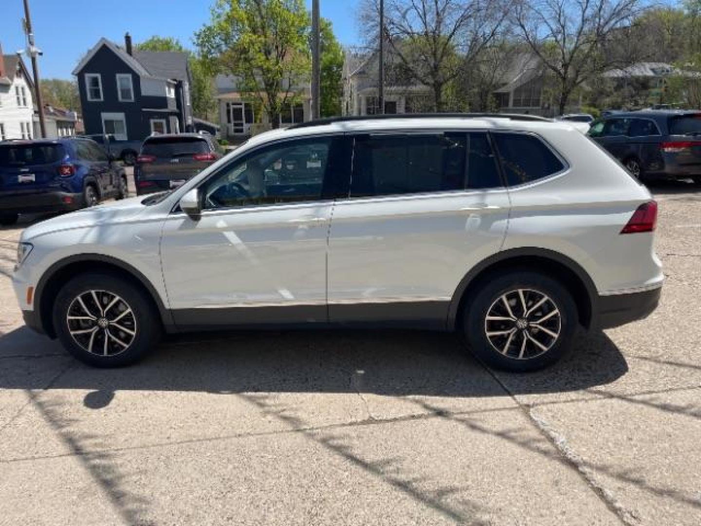 2021 Pure White Volkswagen Tiguan 2.0T SE | 2.0T SE R-Line Black | 2.0T SEL (3VV2B7AX5MM) with an 2L I-4 gasoline direct injection engine, located at 3301 W Hwy 13, Burnsville, MN, 55337, (952) 460-3200, 44.775333, -93.320808 - Photo#8
