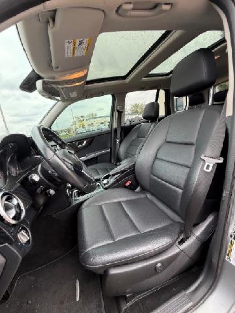 2015 Iridium Silver Metallic Mercedes-Benz GLK 350 4MATIC (WDCGG8JB4FG) with an 3.5L V-6 gasoline direct injection engine, located at 745 S Robert St, St. Paul, MN, 55107, (651) 222-2991, 44.923389, -93.081215 - Photo#4