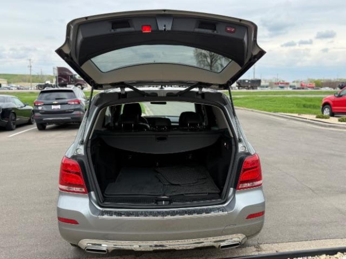 2015 Iridium Silver Metallic Mercedes-Benz GLK 350 4MATIC (WDCGG8JB4FG) with an 3.5L V-6 gasoline direct injection engine, located at 745 S Robert St, St. Paul, MN, 55107, (651) 222-2991, 44.923389, -93.081215 - Photo#10