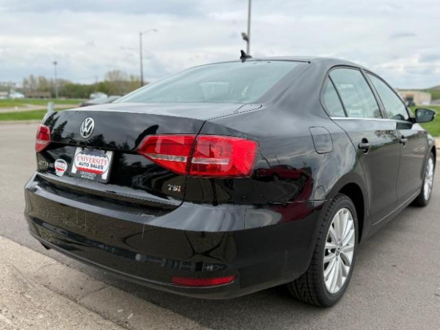 2015 Black Volkswagen Jetta 1.8T SE (3VWD07AJ5FM) with an 1.8L I-4 gasoline direct injection engine, located at 3301 W Hwy 13, Burnsville, MN, 55337, (952) 460-3200, 44.775333, -93.320808 - Photo#3
