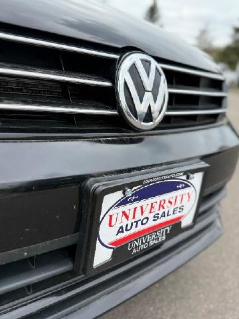 2015 Black Volkswagen Jetta 1.8T SE (3VWD07AJ5FM) with an 1.8L I-4 gasoline direct injection engine, located at 3301 W Hwy 13, Burnsville, MN, 55337, (952) 460-3200, 44.775333, -93.320808 - Photo#9