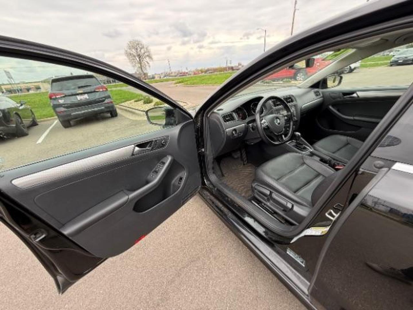 2015 Black Volkswagen Jetta 1.8T SE (3VWD07AJ5FM) with an 1.8L I-4 gasoline direct injection engine, located at 3301 W Hwy 13, Burnsville, MN, 55337, (952) 460-3200, 44.775333, -93.320808 - Photo#13
