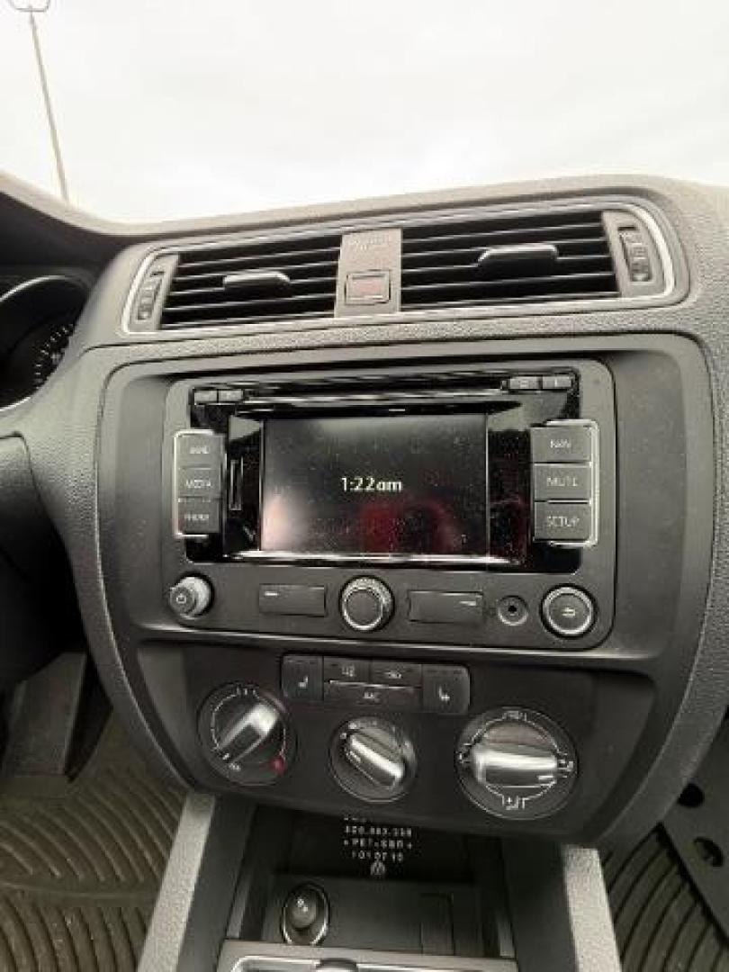 2015 Black Volkswagen Jetta 1.8T SE (3VWD07AJ5FM) with an 1.8L I-4 gasoline direct injection engine, located at 3301 W Hwy 13, Burnsville, MN, 55337, (952) 460-3200, 44.775333, -93.320808 - Photo#15