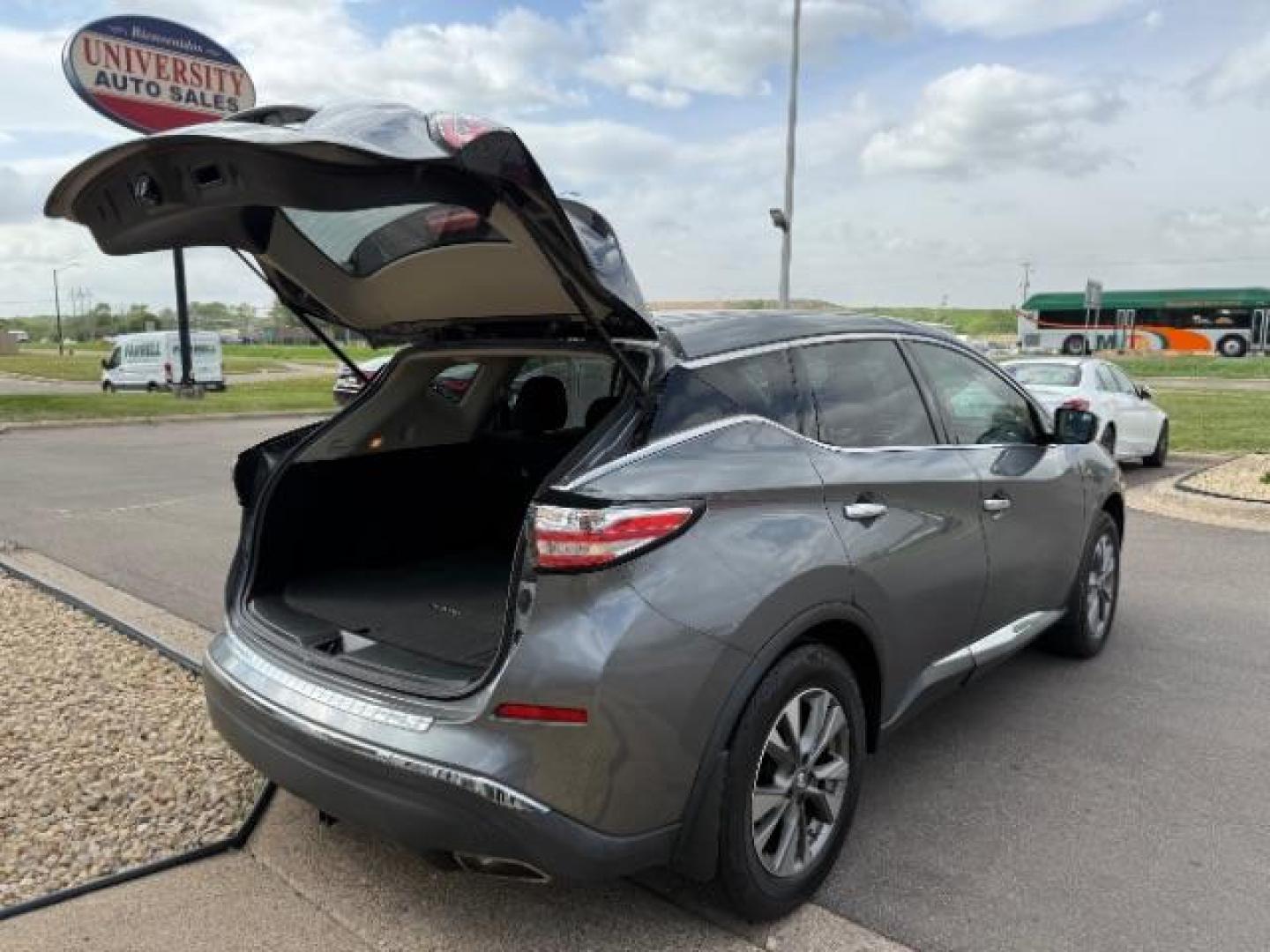 2018 Gun Metallic Nissan Murano S (5N1AZ2MG5JN) with an 3.5L V-6 DOHC engine, located at 3301 W Hwy 13, Burnsville, MN, 55337, (952) 460-3200, 44.775333, -93.320808 - Photo#4