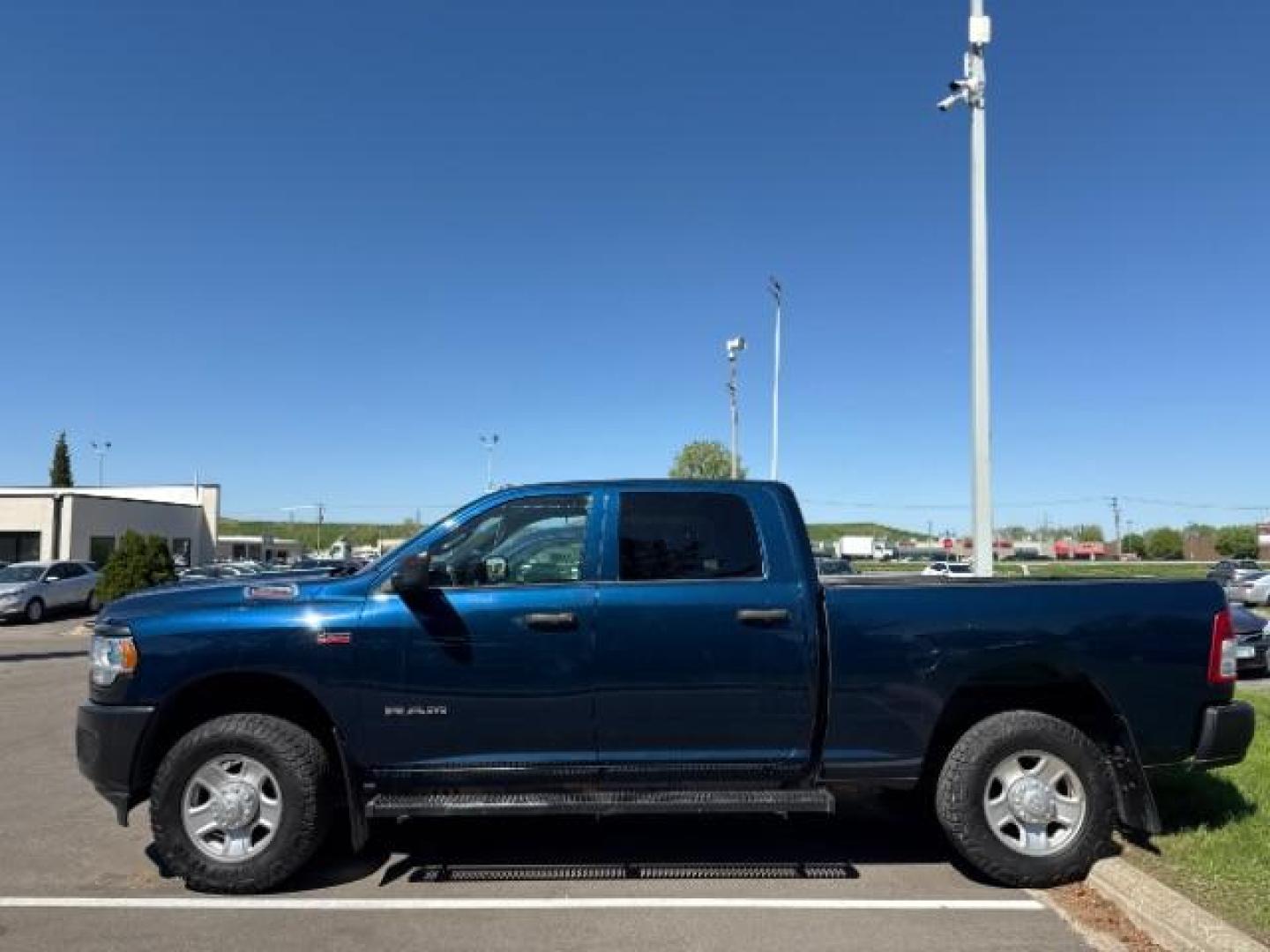 2021 Midnight Blue Pearlcoat Ram 2500 Tradesman Crew Cab 4x4 6'4 Box (3C6UR5CJ1MG) , located at 3301 W Hwy 13, Burnsville, MN, 55337, (952) 460-3200, 44.775333, -93.320808 - Photo#12