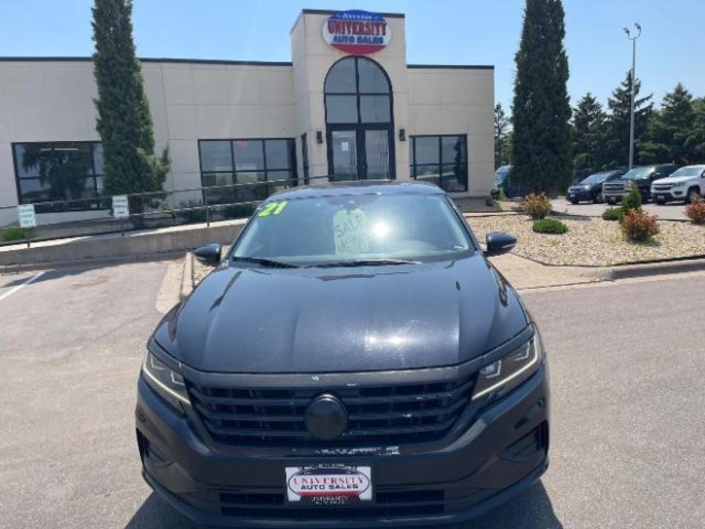 2021 Deep Black Pearl Volkswagen Passat 2.0T SE (1VWSA7A33MC) with an 2L I-4 gasoline direct injection engine, located at 3301 W Hwy 13, Burnsville, MN, 55337, (952) 460-3200, 44.775333, -93.320808 - Photo#1