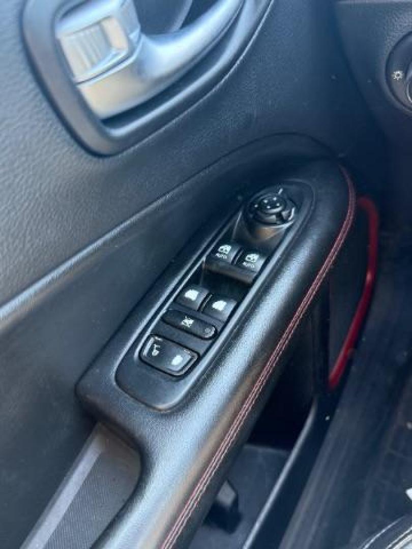 2018 Granite Crystal Metallic Clearcoat Jeep Compass Trailhawk 4x4 (3C4NJDDB9JT) with an 2.4L I-4 variable valve control engine, located at 745 S Robert St, St. Paul, MN, 55107, (651) 222-2991, 44.923389, -93.081215 - Photo#21