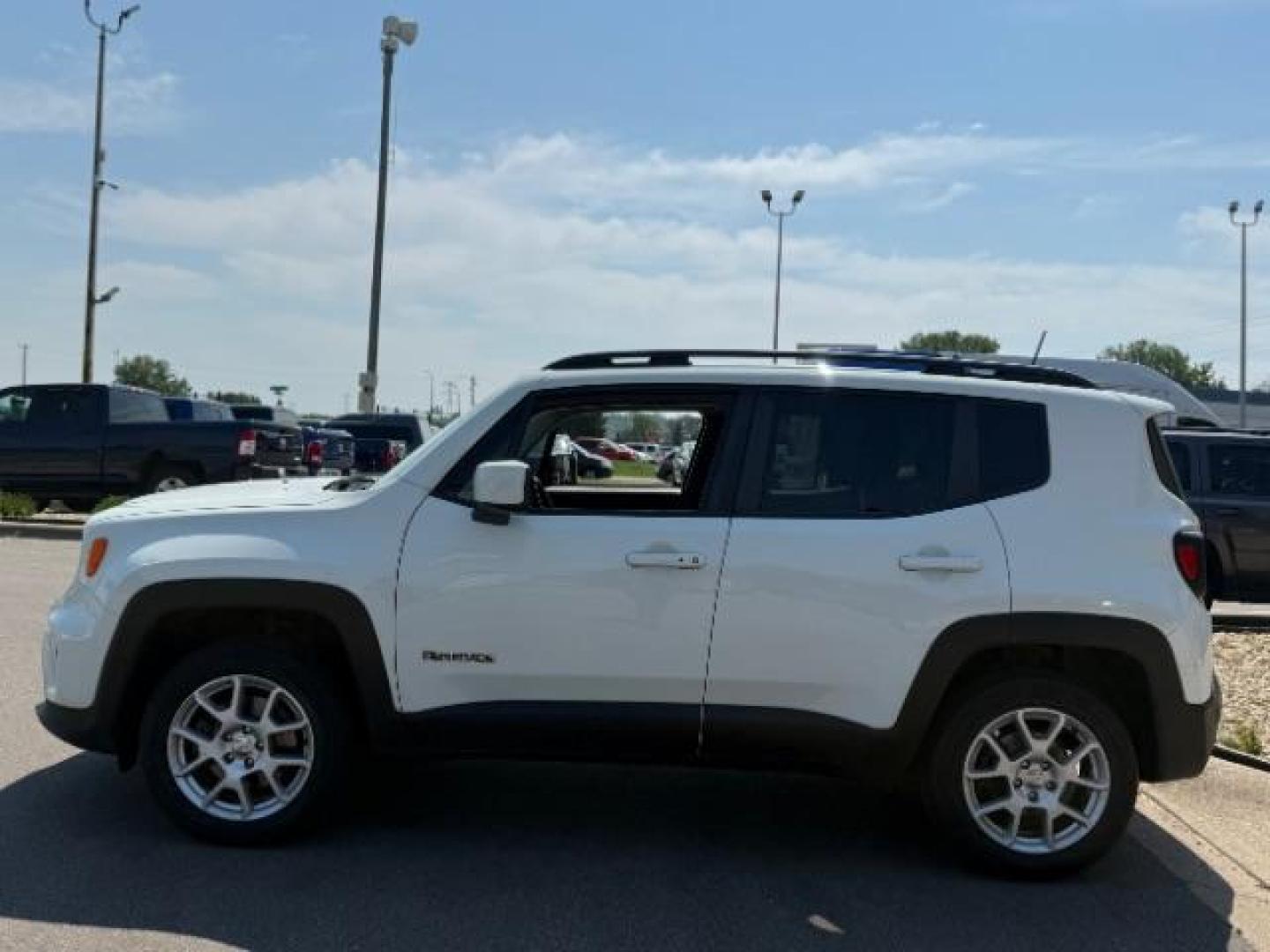 2019 Alpine White Clearcoat Jeep Renegade Latitude 4x4 (ZACNJBBB3KP) , located at 745 S Robert St, St. Paul, MN, 55107, (651) 222-2991, 44.923389, -93.081215 - Photo#7