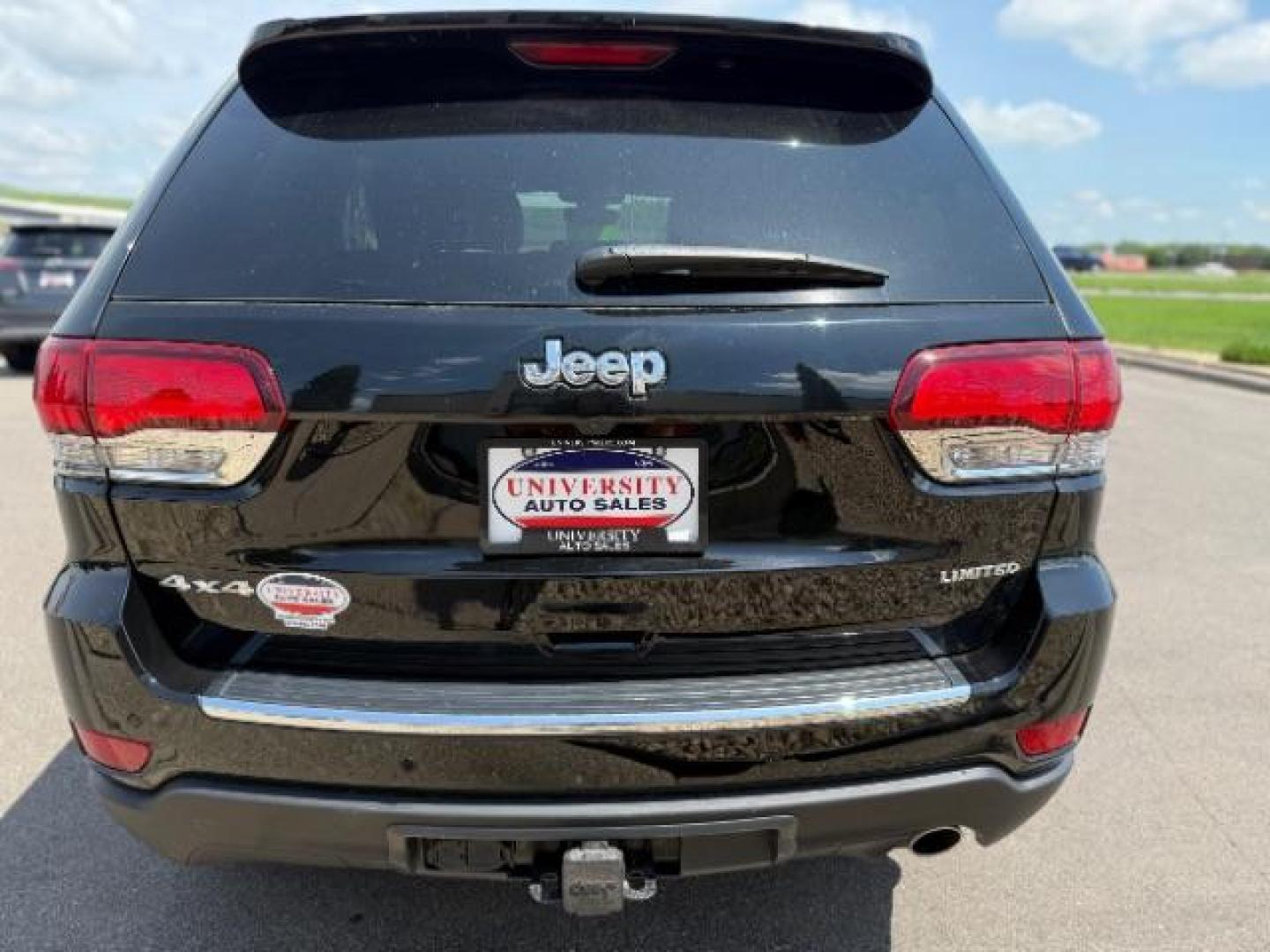 2021 Diamond Black Crystal Pearlcoat Jeep Grand Cherokee Limited 4x4 (1C4RJFBG7MC) , located at 3301 W Hwy 13, Burnsville, MN, 55337, (952) 460-3200, 44.775333, -93.320808 - Photo#4