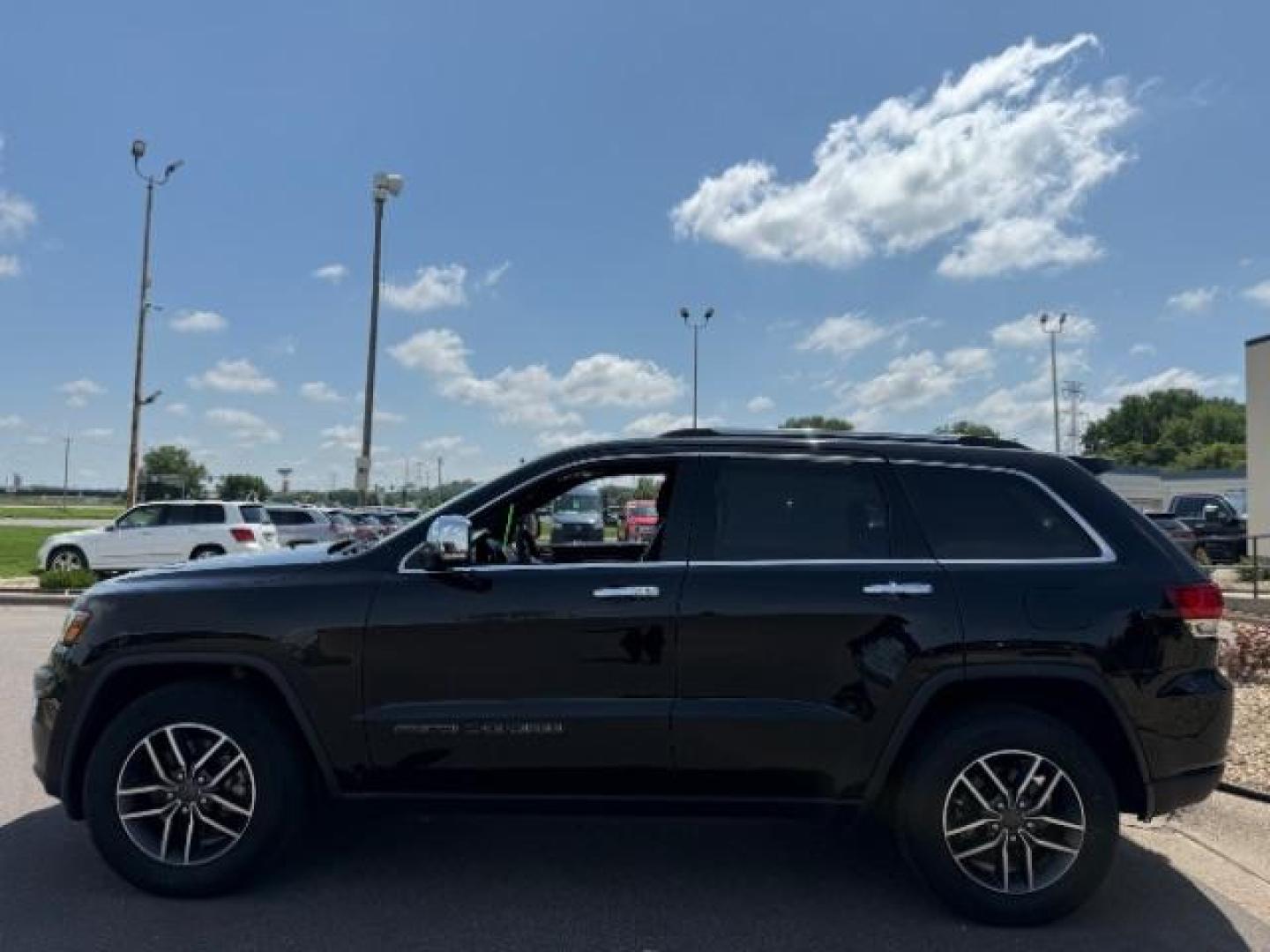 2021 Diamond Black Crystal Pearlcoat Jeep Grand Cherokee Limited 4x4 (1C4RJFBG7MC) , located at 3301 W Hwy 13, Burnsville, MN, 55337, (952) 460-3200, 44.775333, -93.320808 - Photo#5