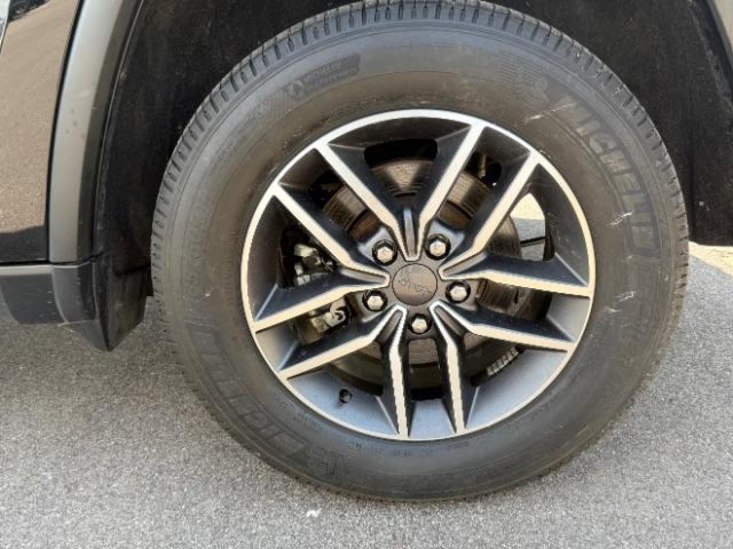 2021 Diamond Black Crystal Pearlcoat Jeep Grand Cherokee Limited 4x4 (1C4RJFBG7MC) , located at 3301 W Hwy 13, Burnsville, MN, 55337, (952) 460-3200, 44.775333, -93.320808 - Photo#17