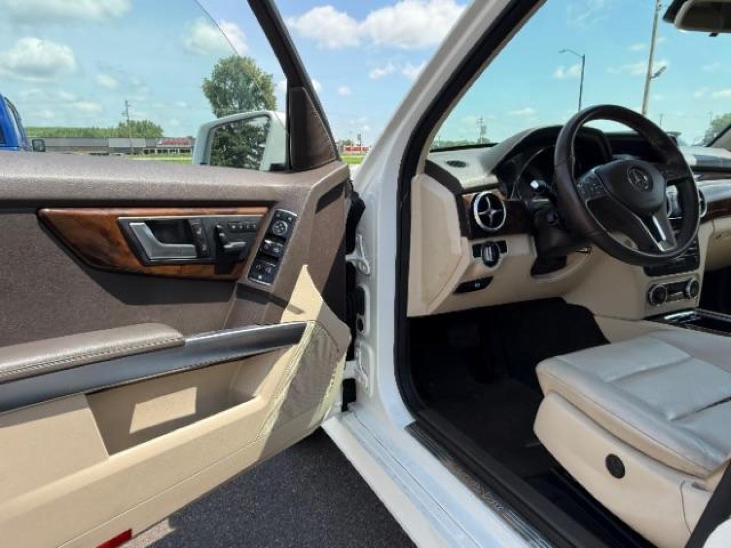 2015 White Mercedes-Benz GLK 350 . (WDCGG5HB6FG) , located at 3301 W Hwy 13, Burnsville, MN, 55337, (952) 460-3200, 44.775333, -93.320808 - Photo#20