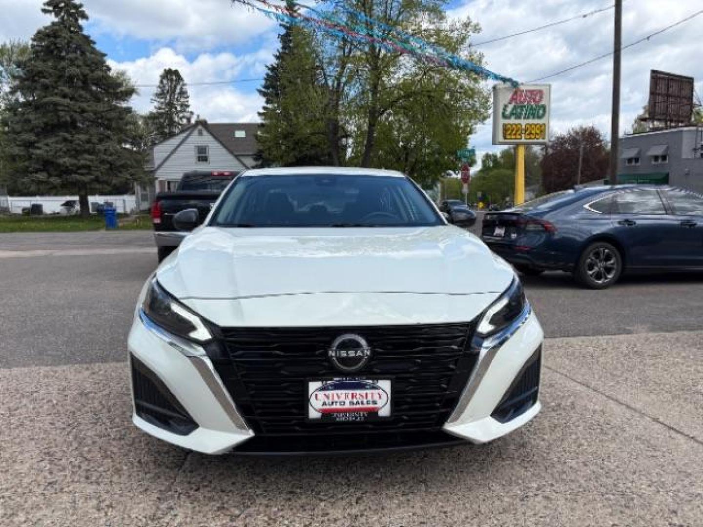 2024 Glacier White Nissan Altima S FWD (1N4BL4BV8RN) with an 2.5L I-4 gasoline direct injection engine, located at 745 S Robert St, St. Paul, MN, 55107, (651) 222-2991, 44.923389, -93.081215 - Photo#1