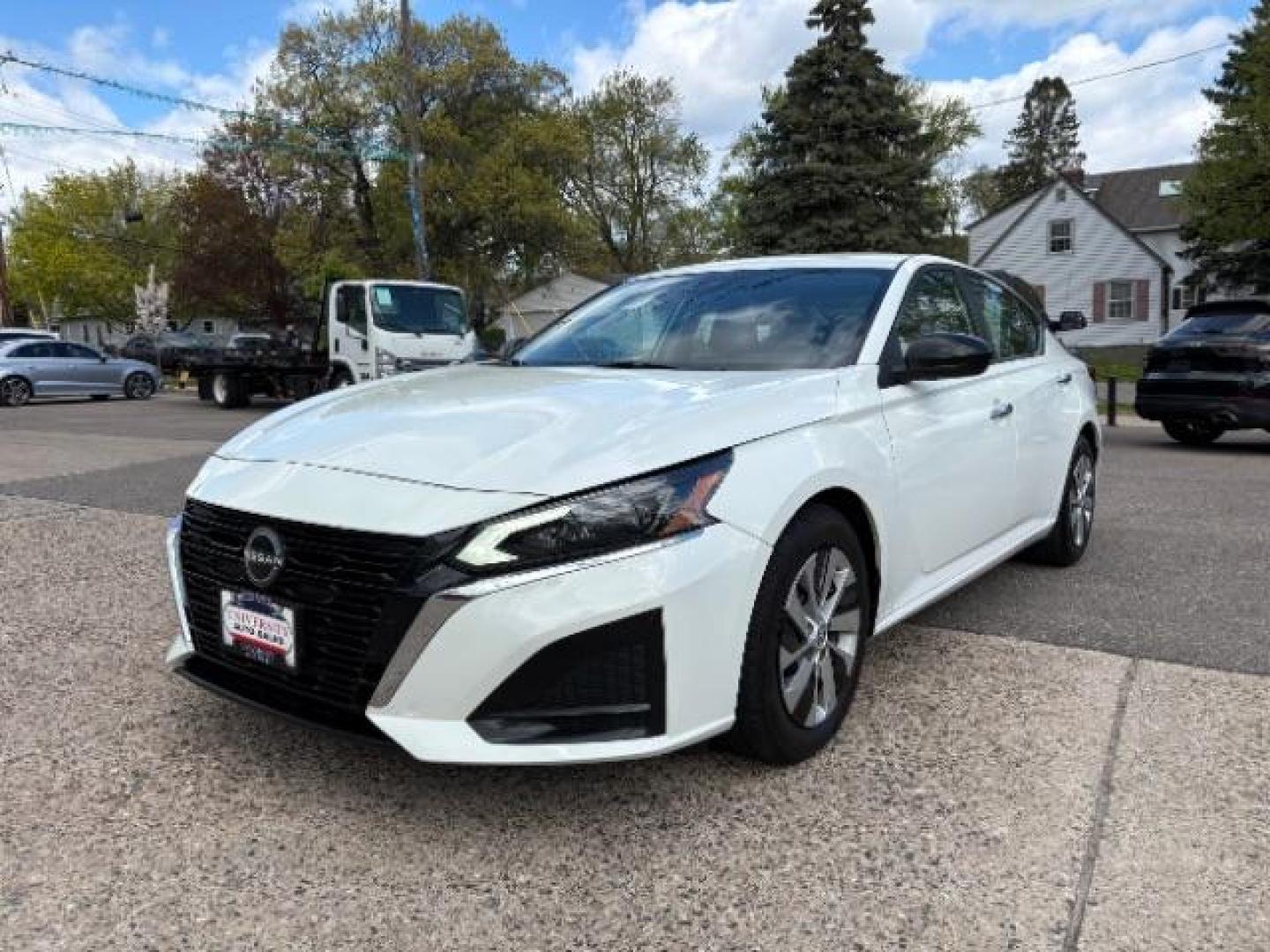 2024 Glacier White Nissan Altima S FWD (1N4BL4BV8RN) with an 2.5L I-4 gasoline direct injection engine, located at 745 S Robert St, St. Paul, MN, 55107, (651) 222-2991, 44.923389, -93.081215 - Photo#2