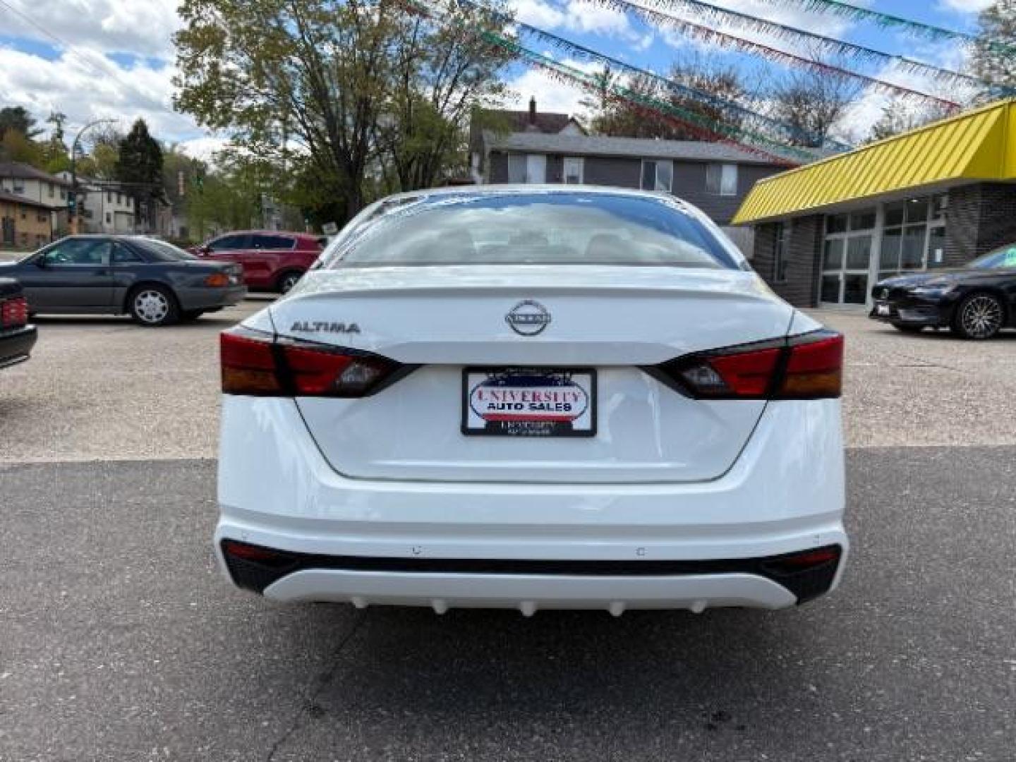 2024 Glacier White Nissan Altima S FWD (1N4BL4BV8RN) with an 2.5L I-4 gasoline direct injection engine, located at 745 S Robert St, St. Paul, MN, 55107, (651) 222-2991, 44.923389, -93.081215 - Photo#5
