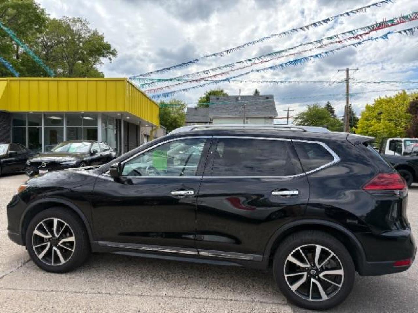 2020 Magnetic Black Pearl Nissan Rogue SL Intelligent AWD (5N1AT2MV5LC) with an 2.5L I-4 DOHC engine, located at 745 S Robert St, St. Paul, MN, 55107, (651) 222-2991, 44.923389, -93.081215 - Photo#3