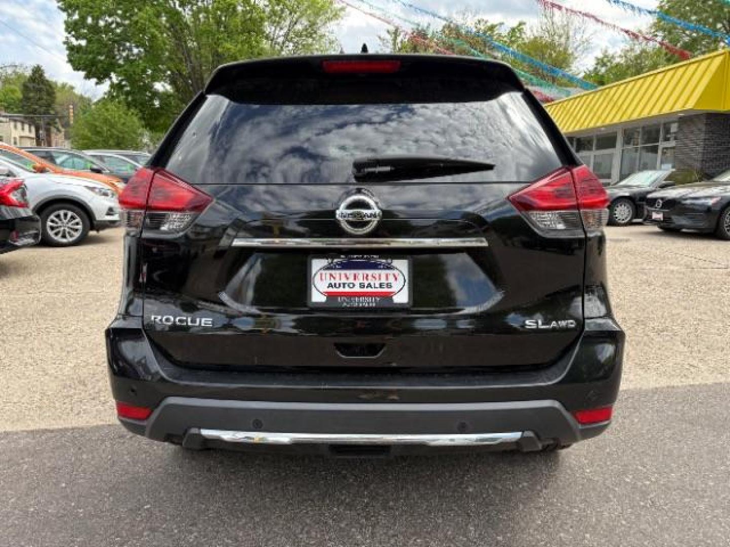 2020 Magnetic Black Pearl Nissan Rogue SL Intelligent AWD (5N1AT2MV5LC) with an 2.5L I-4 DOHC engine, located at 745 S Robert St, St. Paul, MN, 55107, (651) 222-2991, 44.923389, -93.081215 - Photo#5