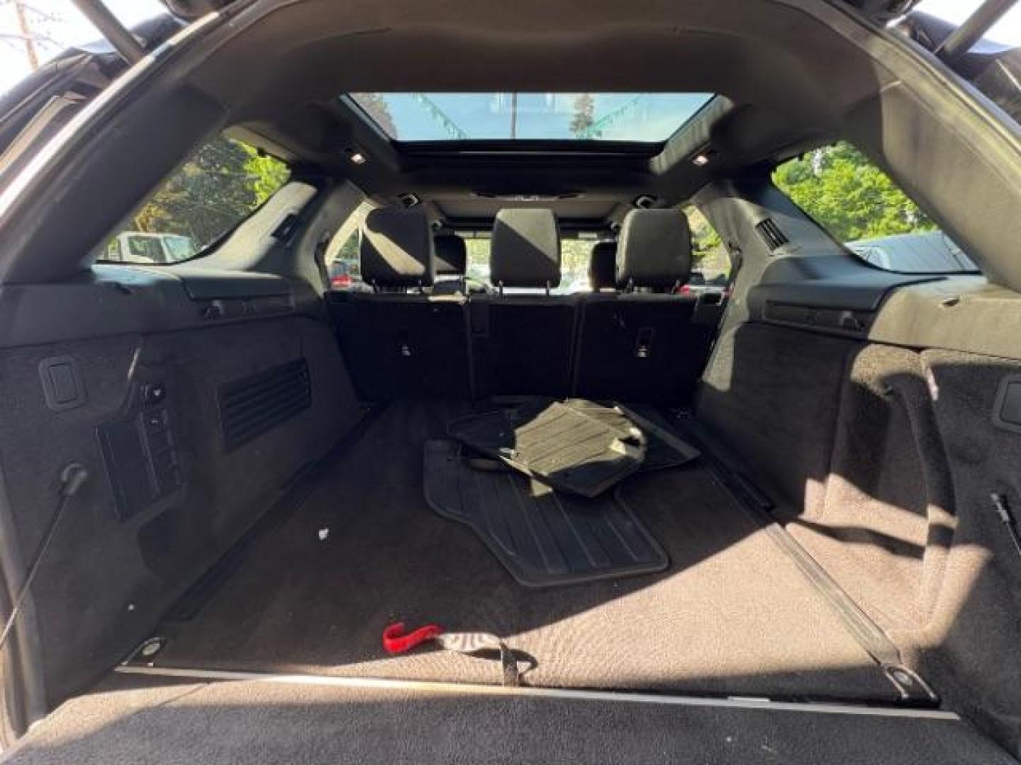 2019 Corris Gray Metallic Land Rover Discovery SE (SALRG2RVXKA) with an 3L V-6 gasoline direct injection engine, located at 745 S Robert St, St. Paul, MN, 55107, (651) 222-2991, 44.923389, -93.081215 - Photo#6