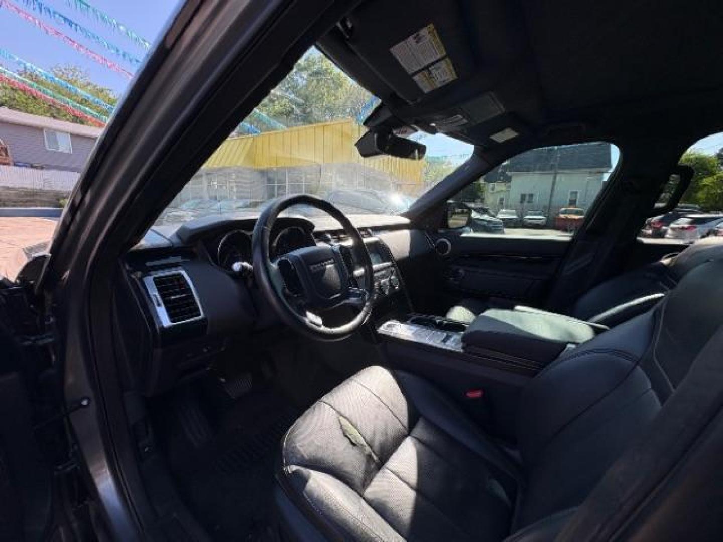 2019 Corris Gray Metallic Land Rover Discovery SE (SALRG2RVXKA) with an 3L V-6 gasoline direct injection engine, located at 745 S Robert St, St. Paul, MN, 55107, (651) 222-2991, 44.923389, -93.081215 - Photo#10