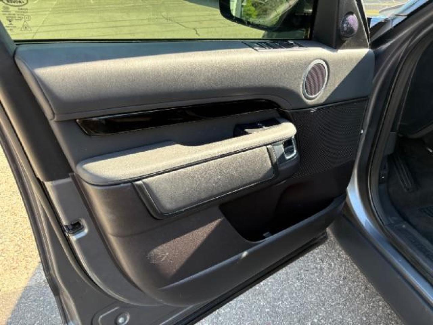 2019 Corris Gray Metallic Land Rover Discovery SE (SALRG2RVXKA) with an 3L V-6 gasoline direct injection engine, located at 745 S Robert St, St. Paul, MN, 55107, (651) 222-2991, 44.923389, -93.081215 - Photo#11