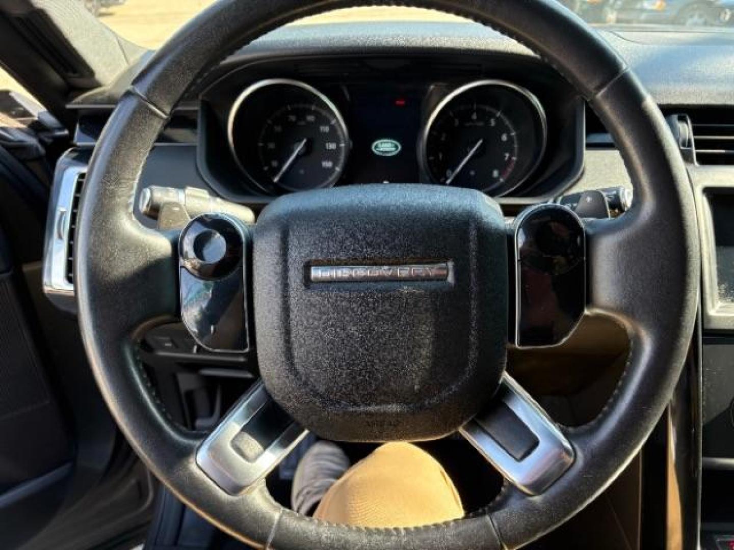 2019 Corris Gray Metallic Land Rover Discovery SE (SALRG2RVXKA) with an 3L V-6 gasoline direct injection engine, located at 745 S Robert St, St. Paul, MN, 55107, (651) 222-2991, 44.923389, -93.081215 - Photo#12
