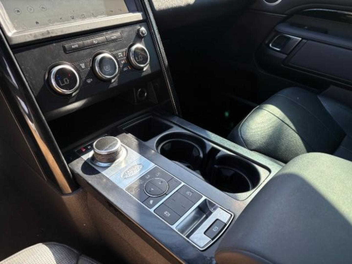 2019 Corris Gray Metallic Land Rover Discovery SE (SALRG2RVXKA) with an 3L V-6 gasoline direct injection engine, located at 745 S Robert St, St. Paul, MN, 55107, (651) 222-2991, 44.923389, -93.081215 - Photo#13
