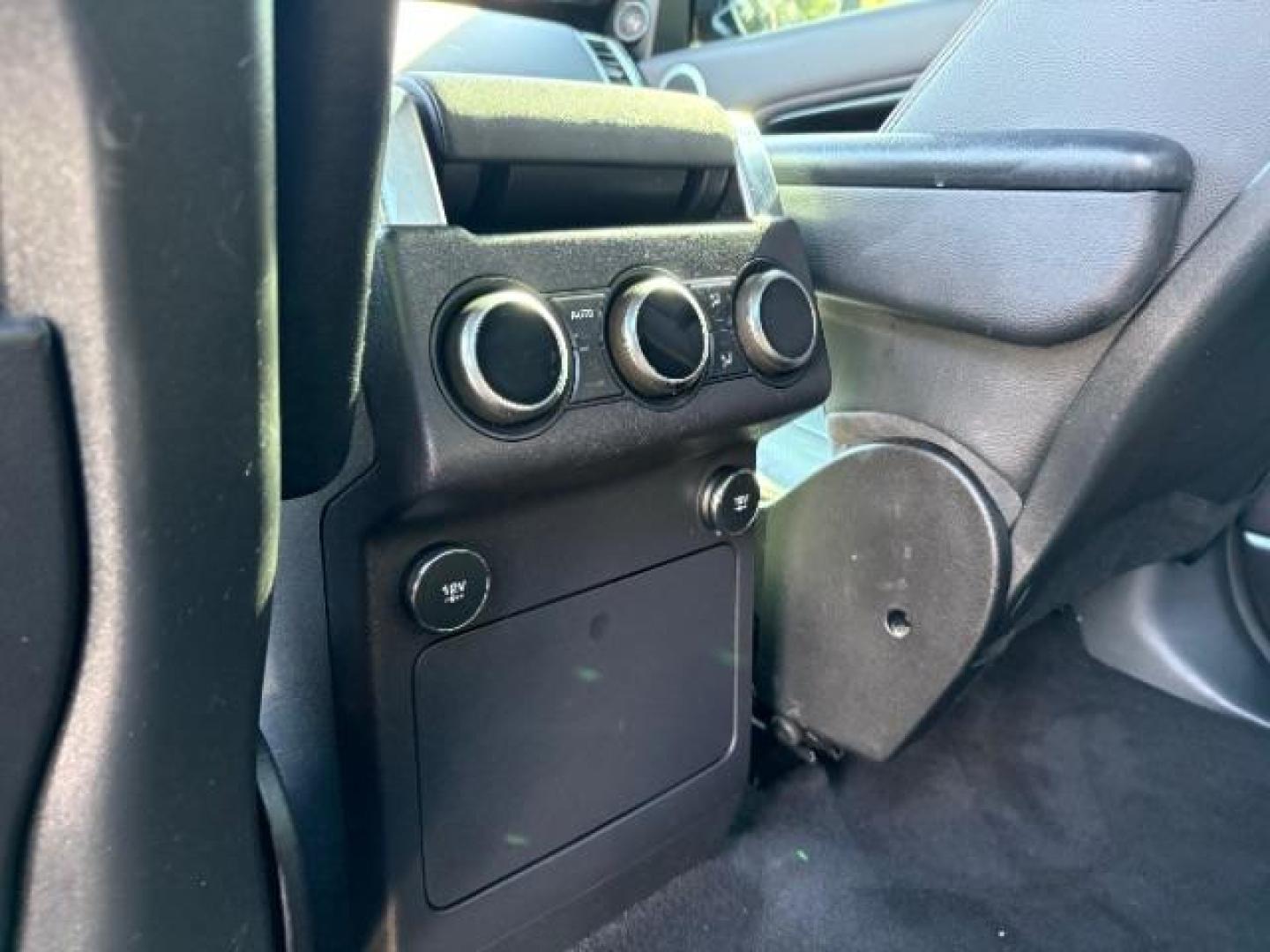 2019 Corris Gray Metallic Land Rover Discovery SE (SALRG2RVXKA) with an 3L V-6 gasoline direct injection engine, located at 745 S Robert St, St. Paul, MN, 55107, (651) 222-2991, 44.923389, -93.081215 - Photo#19