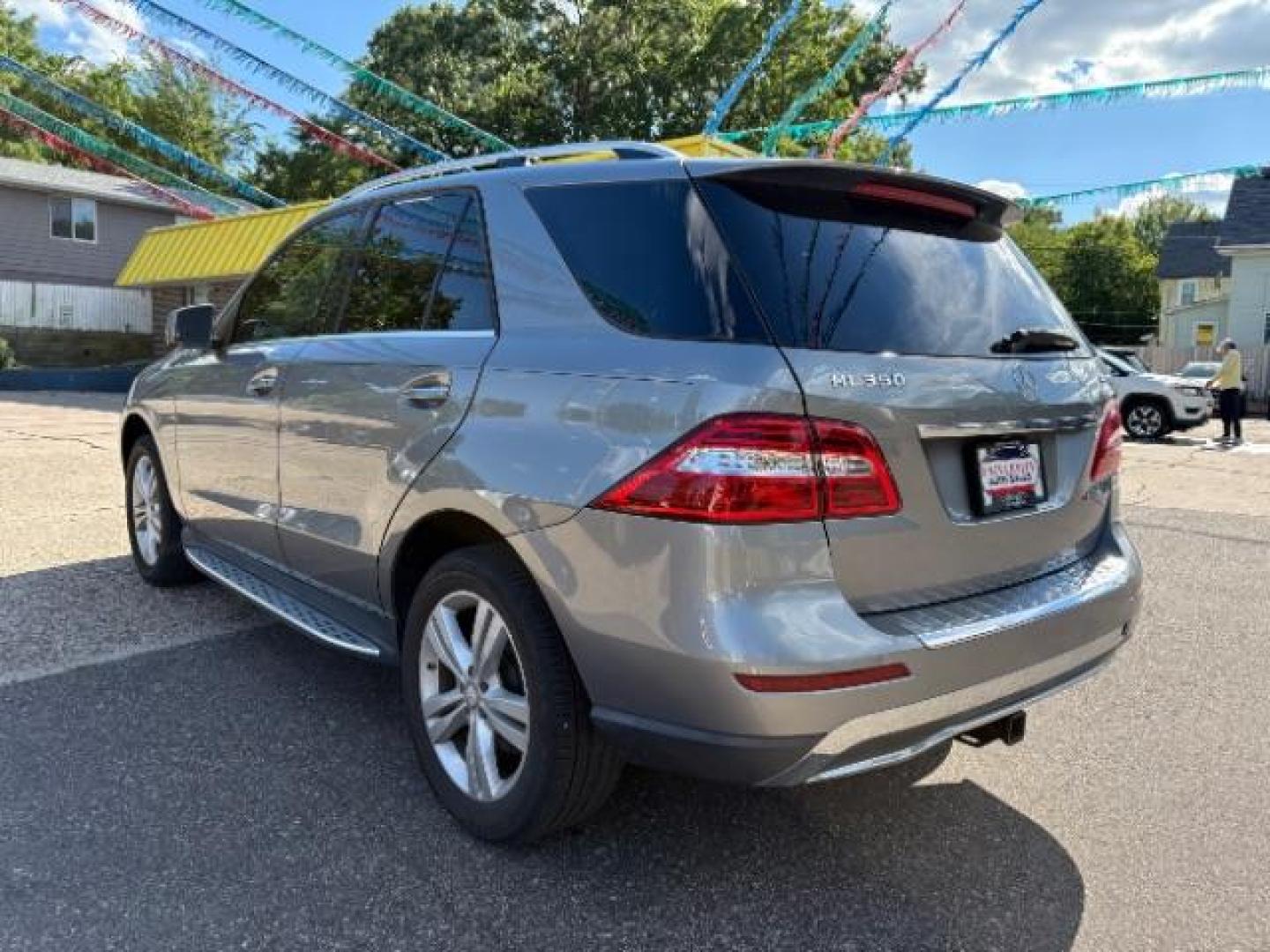 2015 Iridium Silver Metallic Mercedes-Benz ML 350 4MATIC (4JGDA5HB7FA) with an 3.5L V-6 gasoline direct injection engine, located at 745 S Robert St, St. Paul, MN, 55107, (651) 222-2991, 44.923389, -93.081215 - Photo#4