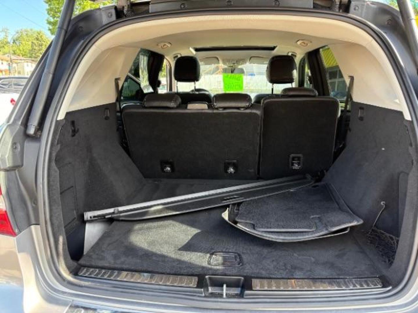 2015 Iridium Silver Metallic Mercedes-Benz ML 350 4MATIC (4JGDA5HB7FA) with an 3.5L V-6 gasoline direct injection engine, located at 745 S Robert St, St. Paul, MN, 55107, (651) 222-2991, 44.923389, -93.081215 - Photo#7