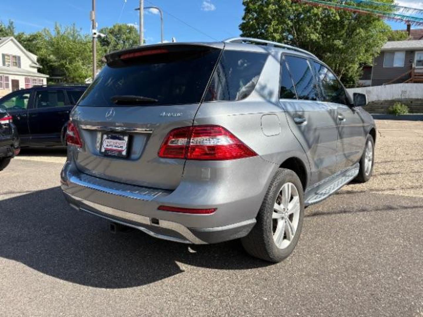 2015 Iridium Silver Metallic Mercedes-Benz ML 350 4MATIC (4JGDA5HB7FA) with an 3.5L V-6 gasoline direct injection engine, located at 745 S Robert St, St. Paul, MN, 55107, (651) 222-2991, 44.923389, -93.081215 - Photo#8